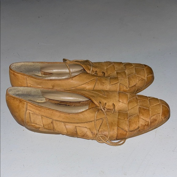 Giorgio Brutini Other - Giorgio Brutini Woven Tan Oxfords